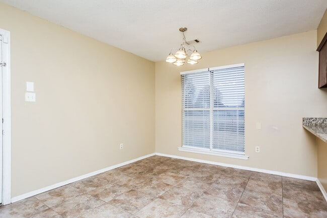 Foto del edificio - 6265 Jamestown Dr