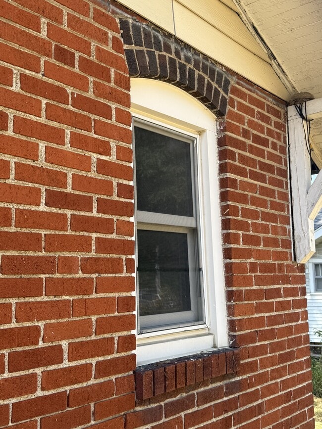 Building Photo - 2319 SW 9th St