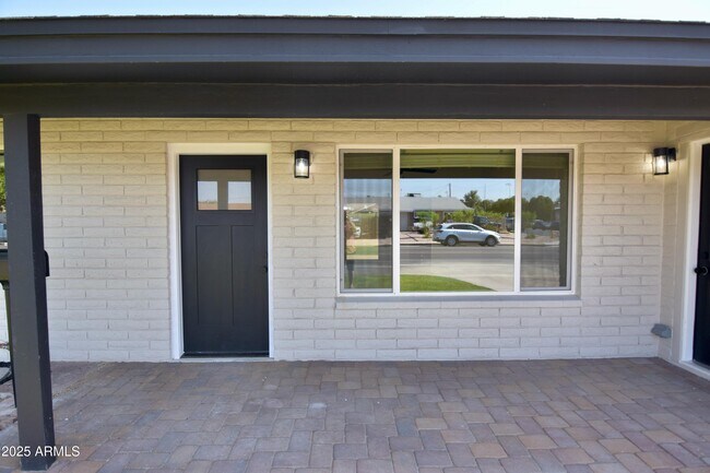 Building Photo - 3310 W Sweetwater Ave