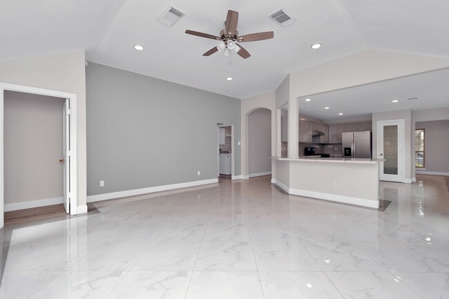 Foto del edificio - 3523 Colleen Woods Cir