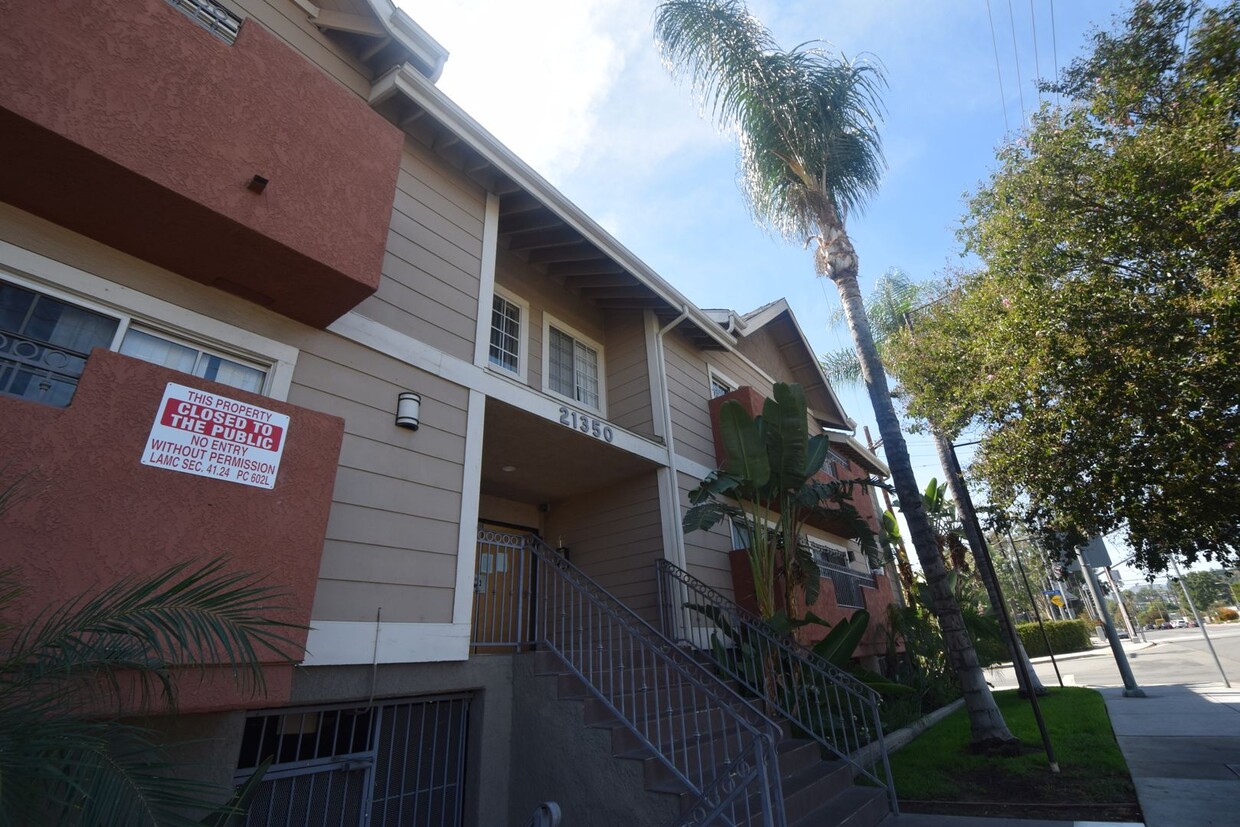 Primary Photo - 21350 Parthenia St