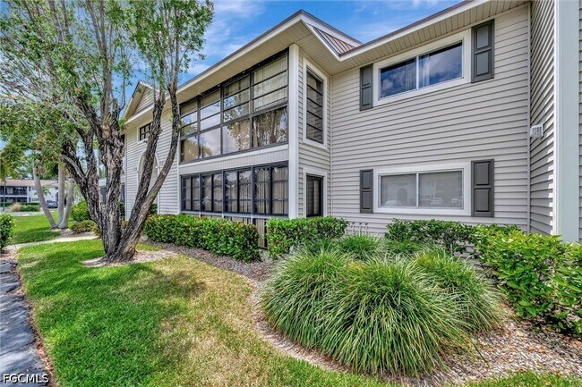 Foto del edificio - 8110 S Woods Cir