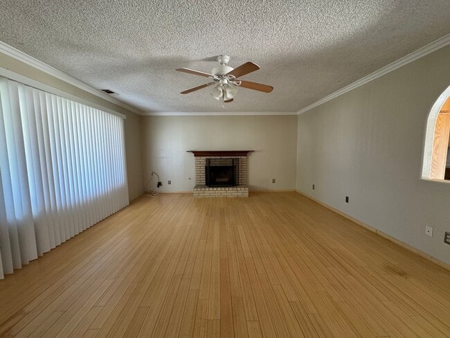 Building Photo - Two Bedroom Two Bathroom Home in Hemet!
