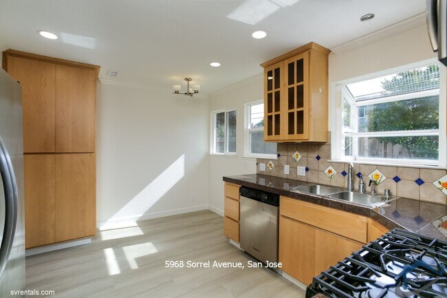 Foto del edificio - 5968 Sorrel Ave