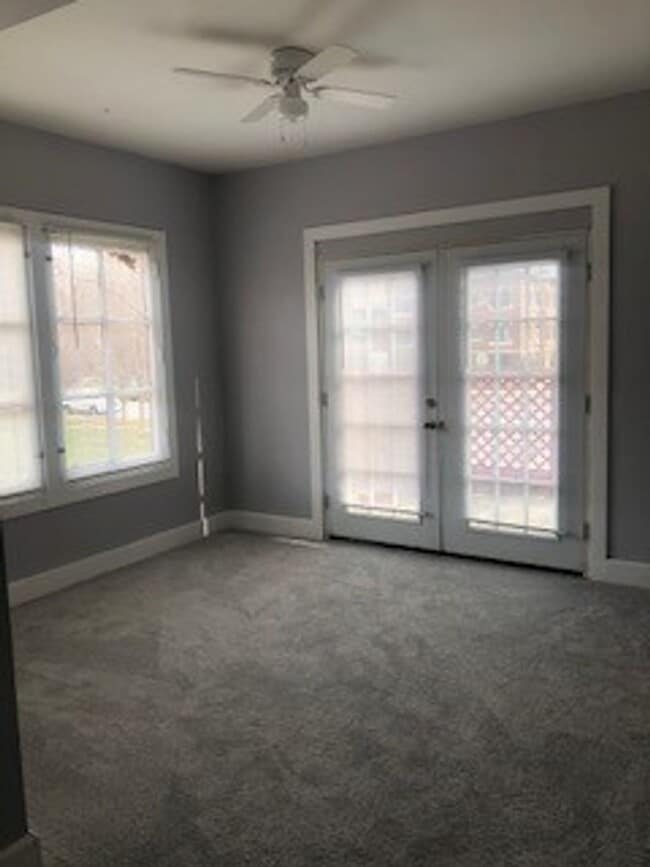 Building Photo - Spacious Two Bedroom near Washington Blvd ...