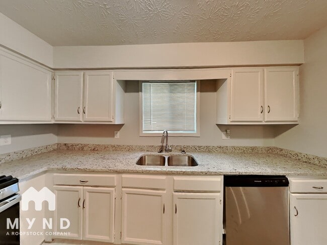 Building Photo - 9274 River Chase Way
