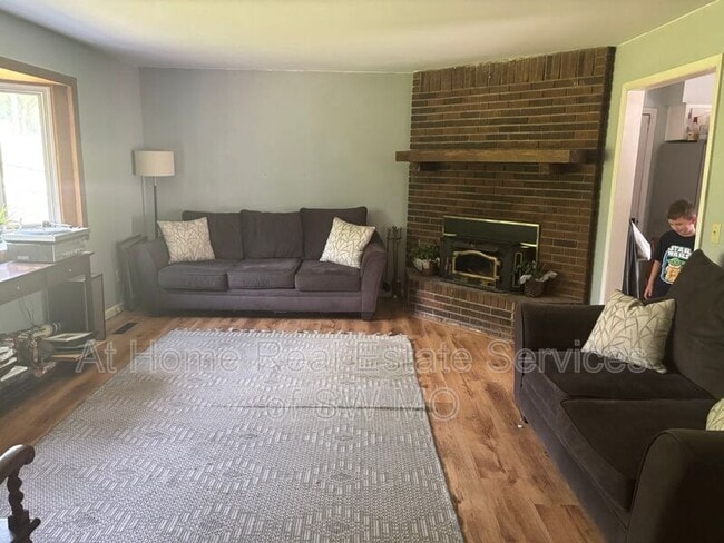Foto del edificio - 6124 S Farm Rd 131