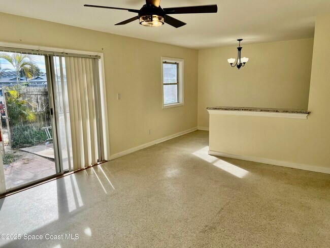 Foto del edificio - 931 Palm Springs Blvd