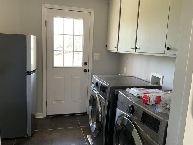 Foto del edificio - 10416 Mohawk Ln