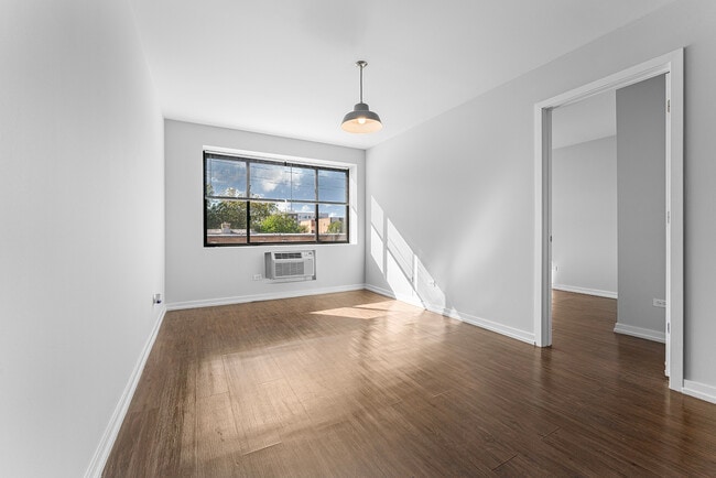 Building Photo - 6134 N Kenmore Ave