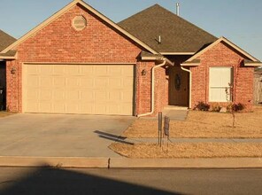 Katie Ridge Apartments for Rent with Hardwood Floors - Moore, OK ...
