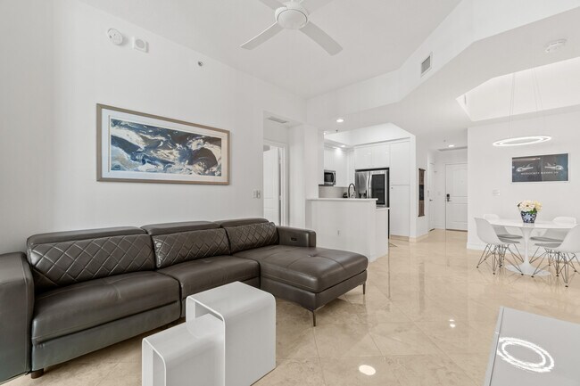Building Photo - 701 S Olive Ave
