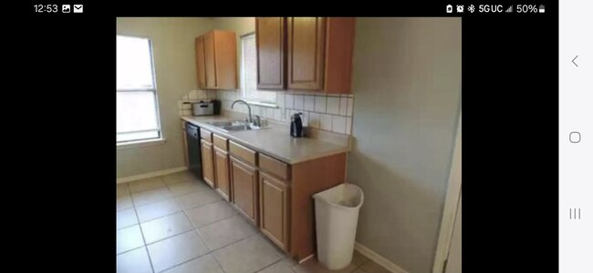Building Photo - 2414 Westlake Cir N