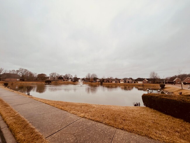Foto del edificio - Charming Collierville Home Waiting to be Y...