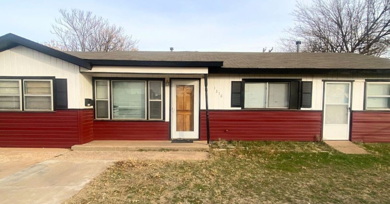 Foto principal - Spacious, remodeled 4 Bed, 2 Bath Home in ...