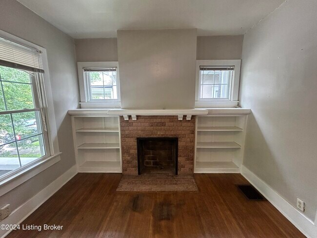 Building Photo - 2052 Midland Ave