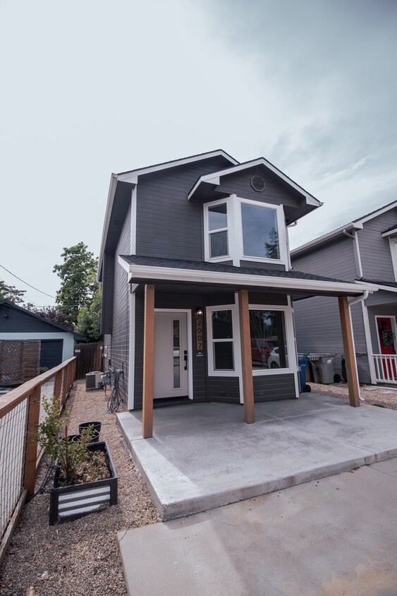 Primary Photo - Great Location 2bed 1 bath!