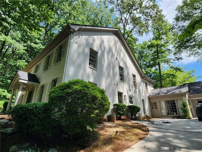 Building Photo - 943 Barton Woods Rd NE