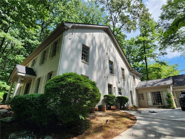 Foto del edificio - 943 Barton Woods Rd NE