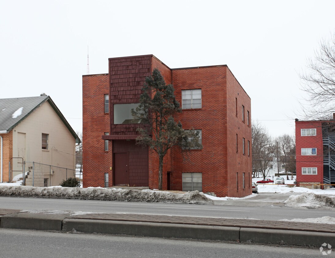Primary Photo - 3409 Summit St