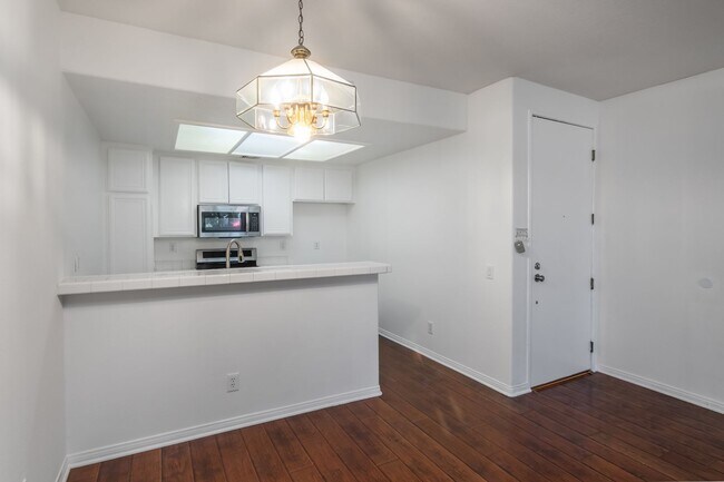 Foto del edificio - 16940 Chatsworth St