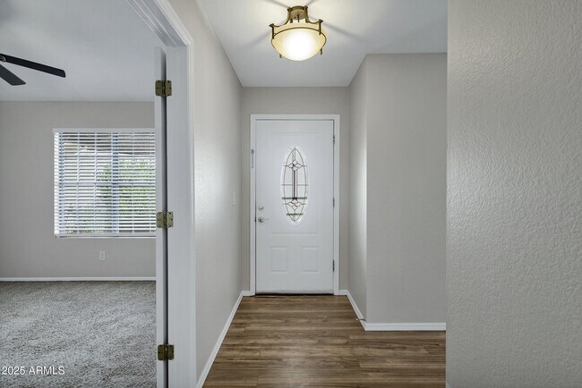 Building Photo - 633 S Danyell Dr