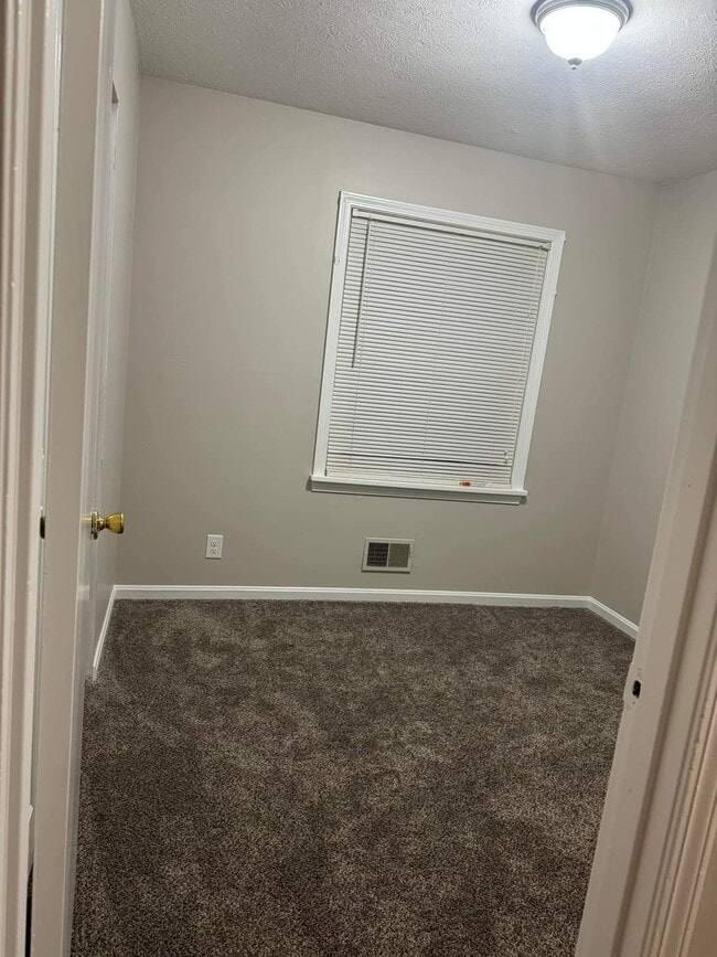 Foto del edificio - 2707 Jenlee Ln