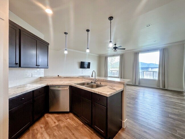 Foto del edificio - 929 Applewood Dr