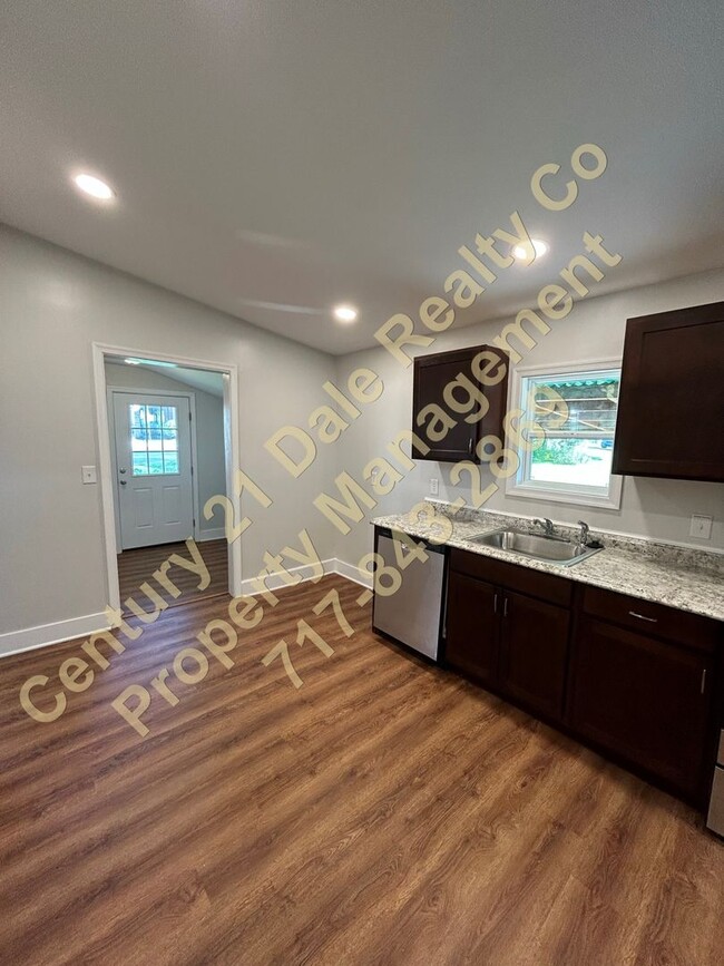 Building Photo - Beautifully Renovated Three Bedroom Home i...