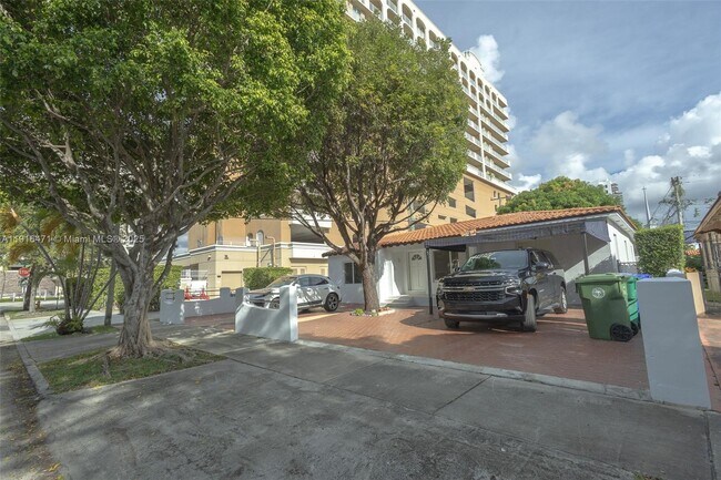 Foto del edificio - 2675 SW 24th Ter