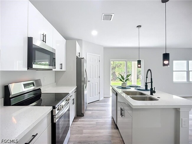 Foto del edificio - 912 Anthony St E