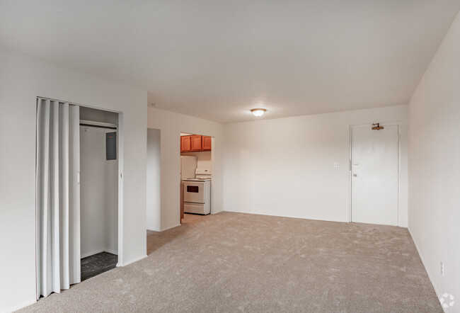 1BD 1BA 560 sq ft - Park Tower Apartments