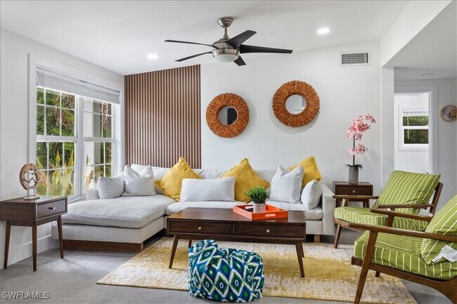 Foto del edificio - 2123 Holiday Ln