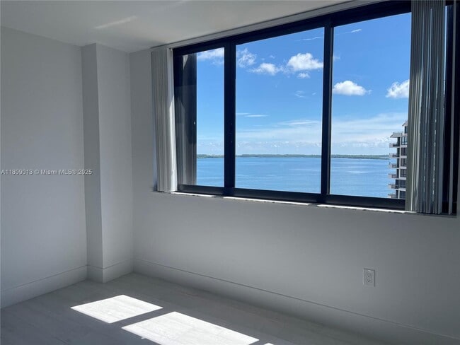 Building Photo - 540 Brickell Key Dr