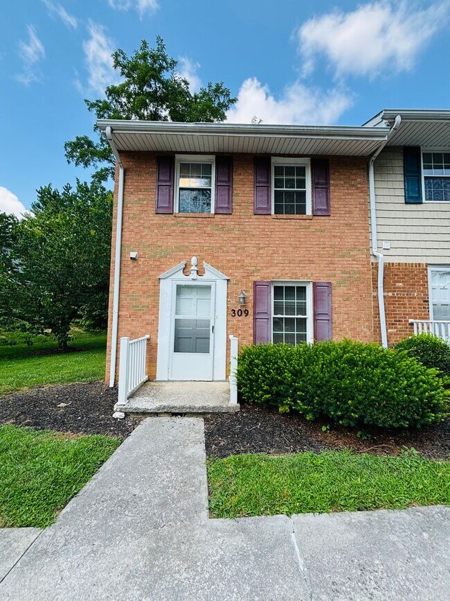 Foto del edificio - 2 Bedroom, 1.5 Bath Townhouse