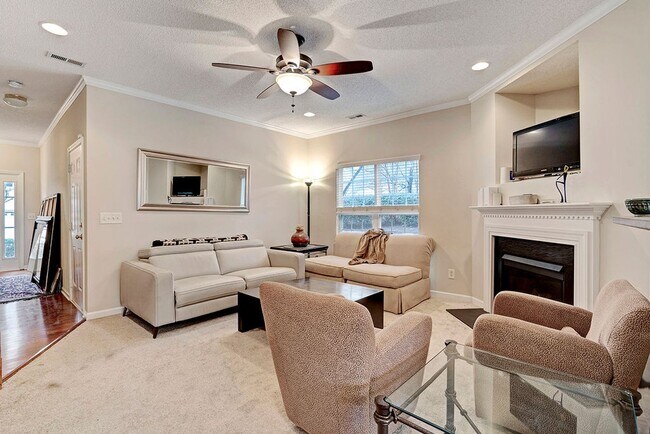Foto del edificio - Beautiful  3 bedroom Townhome Living in Apex, NC