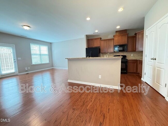 Building Photo - 8258 Primanti Blvd