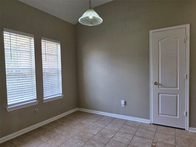 Building Photo - 7002 Plaza Del Sol Dr