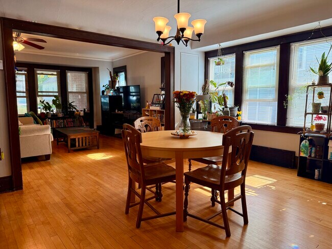 Foto del edificio - 541 N 62nd St