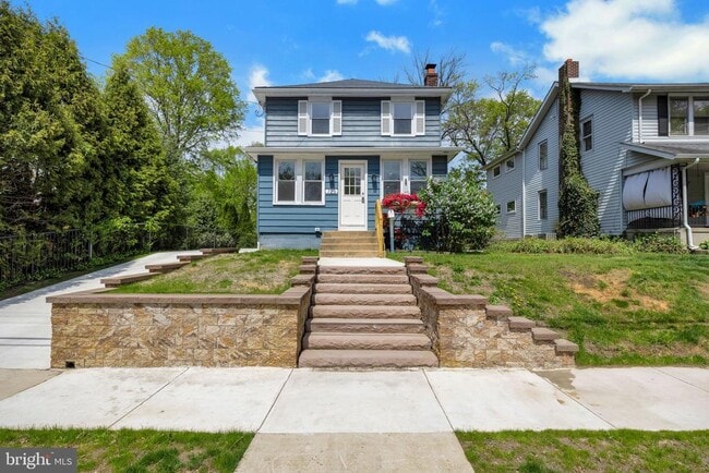 Building Photo - 725 Belmont Ave