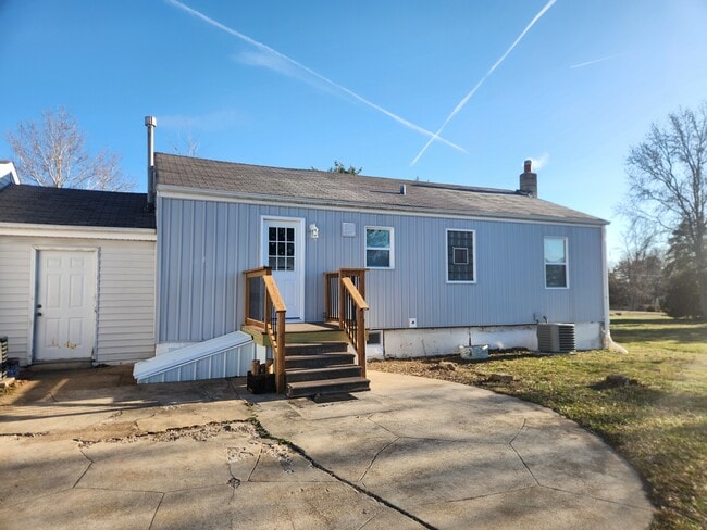 Building Photo - 13131 East Ln