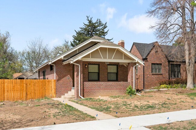 Foto del edificio - Remodeled 4BD, 3.5BA Home in South Park Hill with 2-Car Garage