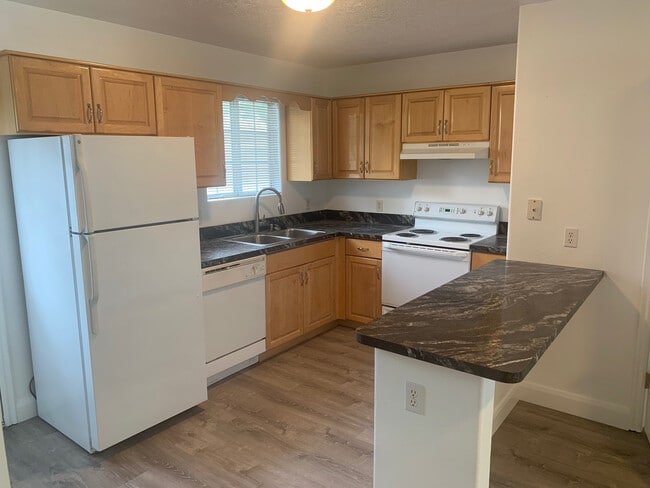 Building Photo - SMALL PETS FRIENDLY!! Beautiful Lexington ...