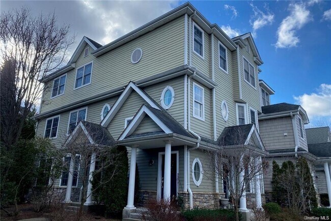 Building Photo - 2006 Half Moon Bay Dr