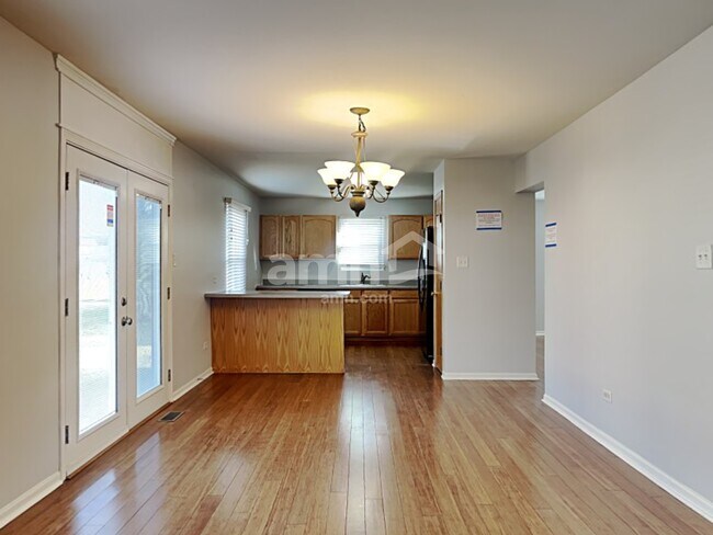 Building Photo - 1304 Lasser Dr