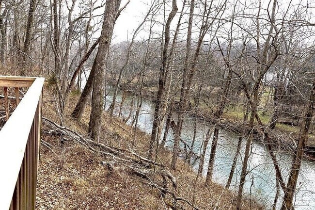 Foto del edificio - 3136 Brook Hill Dr