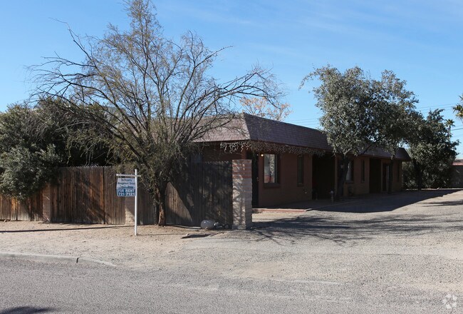 Foto del edificio - 1101-1103 N Camilla Blvd