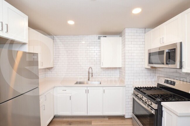 Building Photo - 1202 E Kaler Dr