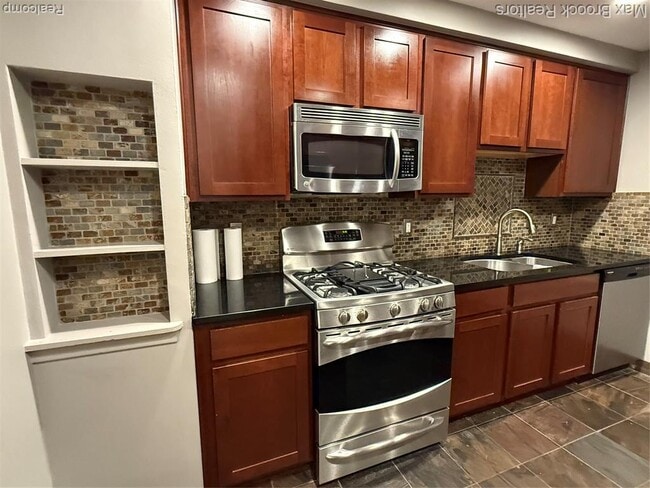 Building Photo - 1773 Villa Rd