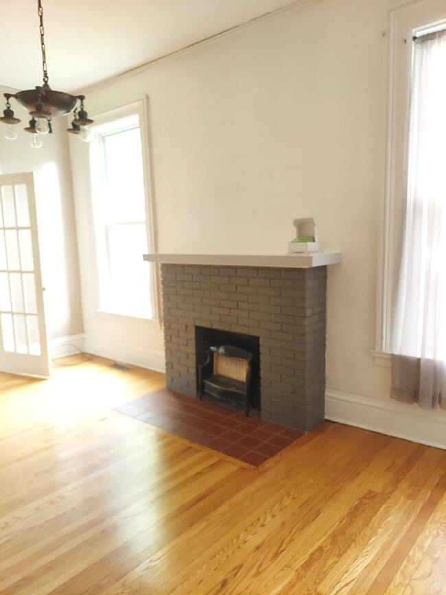 Building Photo - 705 W Healey St